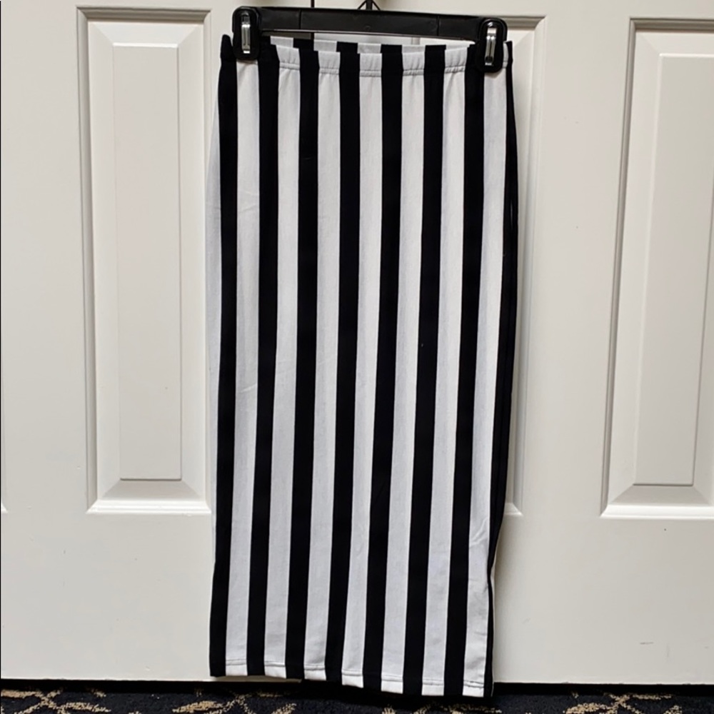 Fitted striped midi skirt